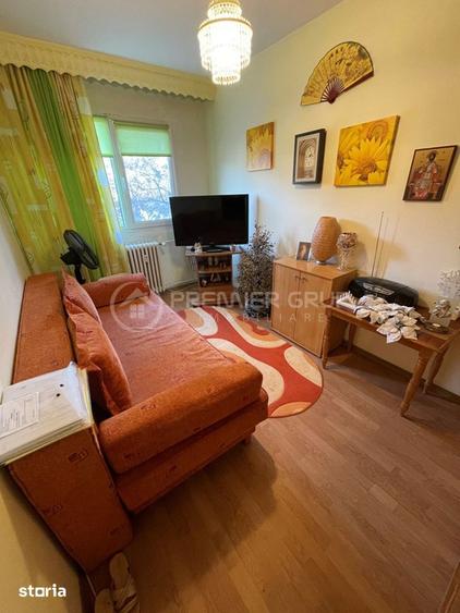 Apartament cu 3 camere în Podu Roș