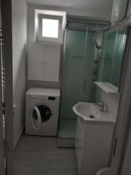 Garsonieră decomandată în Precista