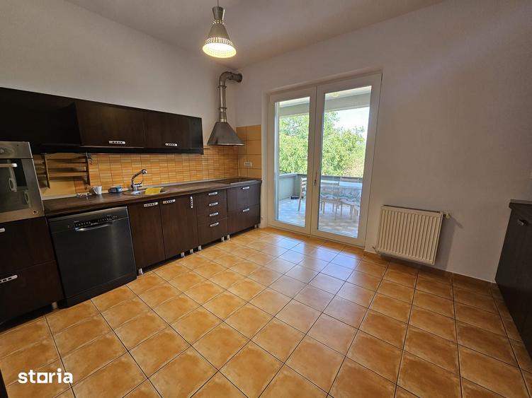 Casă cu 5 camere decomandat cu Teren 800 Mp în Ghiroda