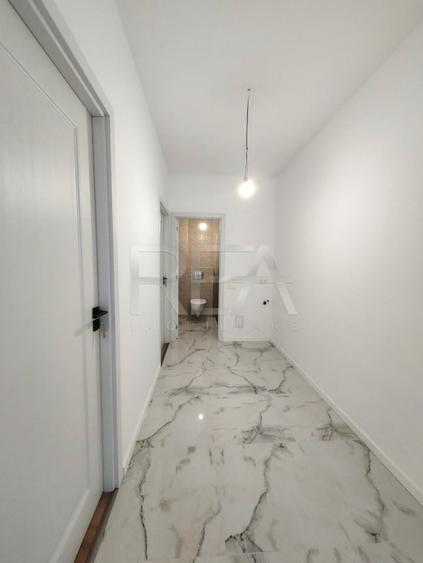 Apartament cu 4 camere semidecomandat în Sisești