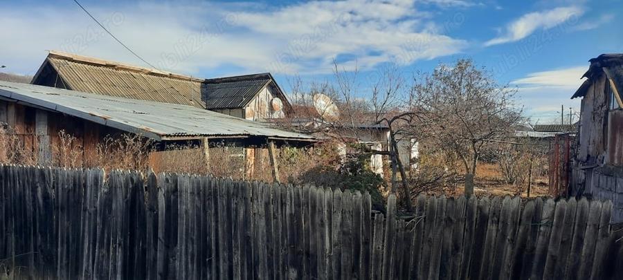 Casă cu Teren 1277 Mp în Stâlpeni