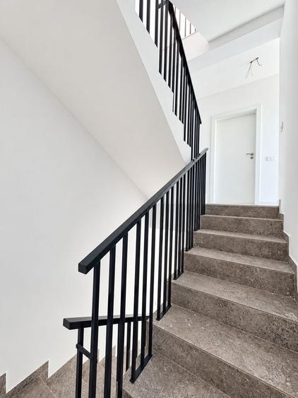 Duplex cu 5 camere cu Canalizare în Aradului