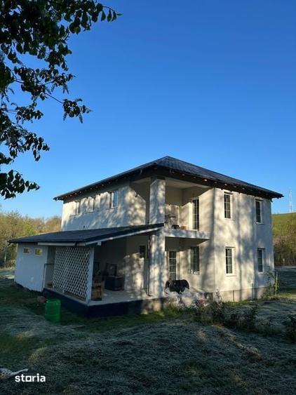 Casă cu 4 camere cu Teren 175 Mp în Central