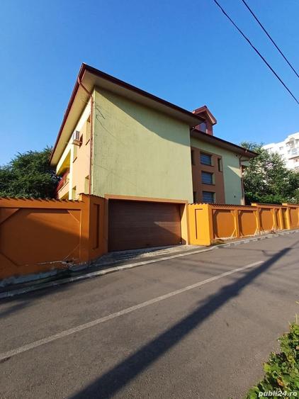 Casă cu 12 camere cu Teren 400 Mp în Micro 17