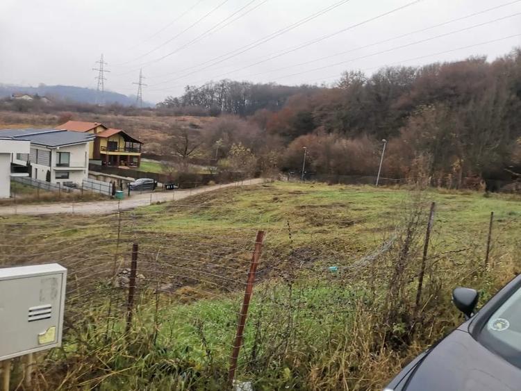 Teren Construcții intravilan de 1544 mp, în Câmpului