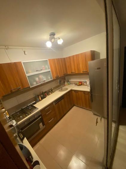 Apartament cu 3 camere decomandat în 13 Decembrie