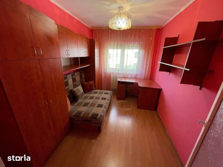 Apartament cu 4 camere decomandat în Micro 16