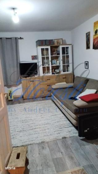Casă cu 3 camere semidecomandat cu Teren 418 Mp în Florești