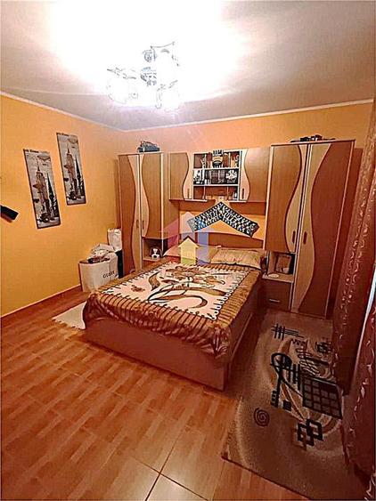 Casă cu 4 camere cu Teren 443 Mp în Cazasu