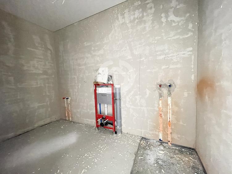 Duplex cu 3 camere cu Canalizare în Cristian