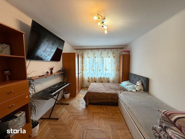 Apartament cu 3 camere decomandat, mobilat în Răcădău