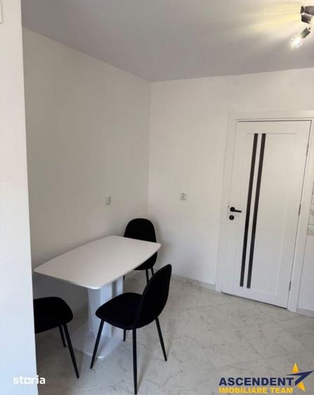 Apartament cu 3 camere decomandat în Tractorul