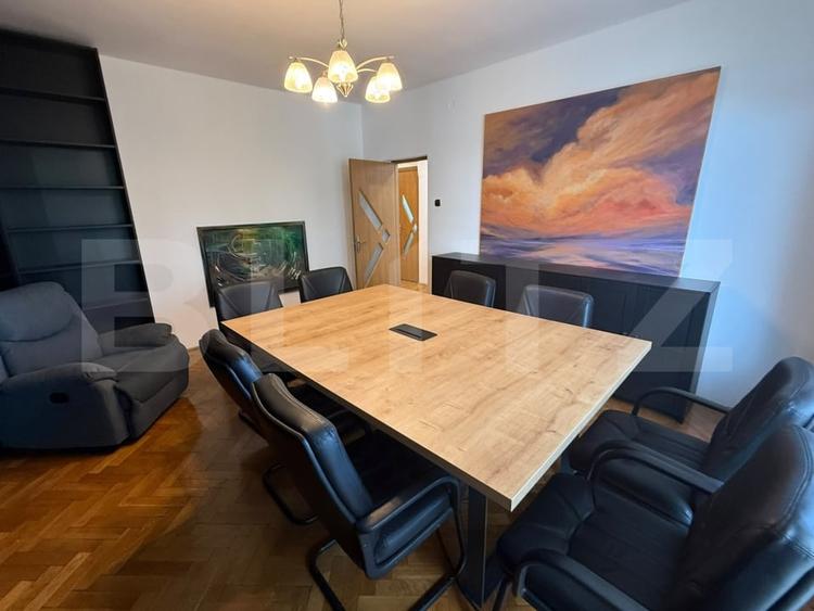 Apartament cu 4 camere decomandat, mobilat în Central