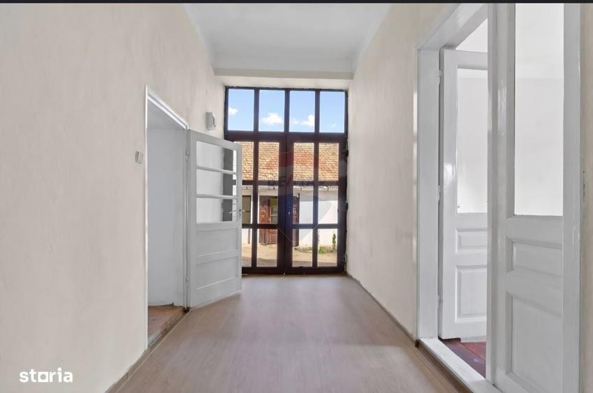 Casă cu 3 camere cu Teren 850 Mp în Central