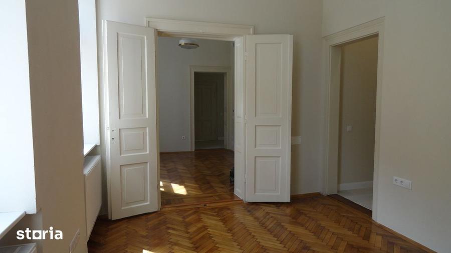Casă cu 3 camere cu Teren 300 Mp în Central
