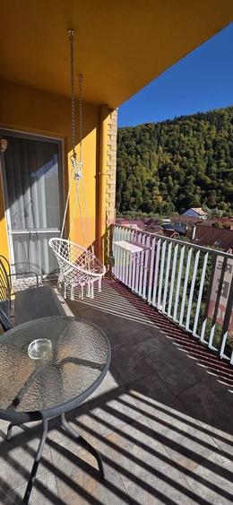 Apartament cu 2 camere semidecomandat, mobilat în Calea Moroieni