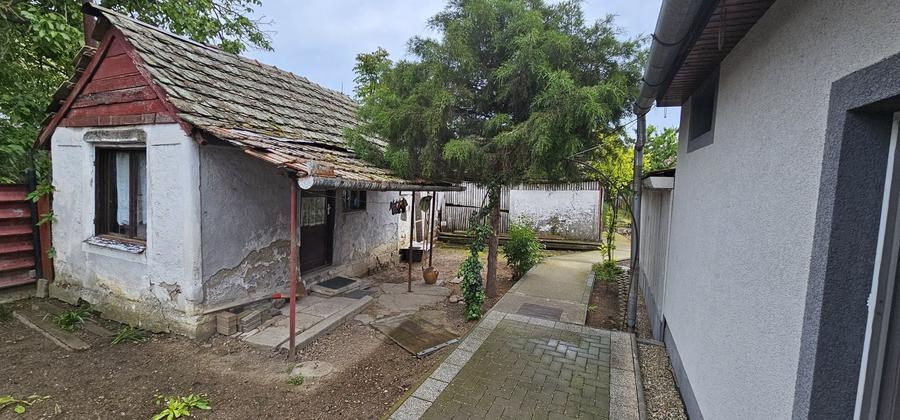 Casă cu 4 camere în Sânnicolau Mare