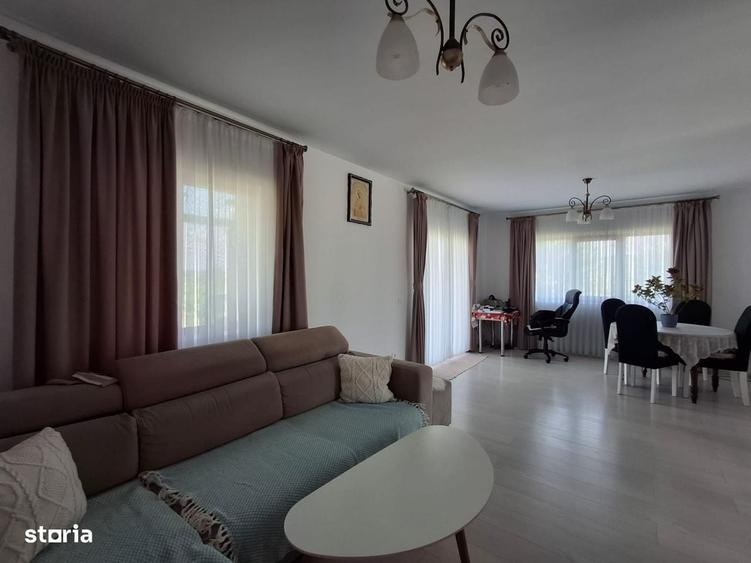 Casă cu 4 camere în Bucium