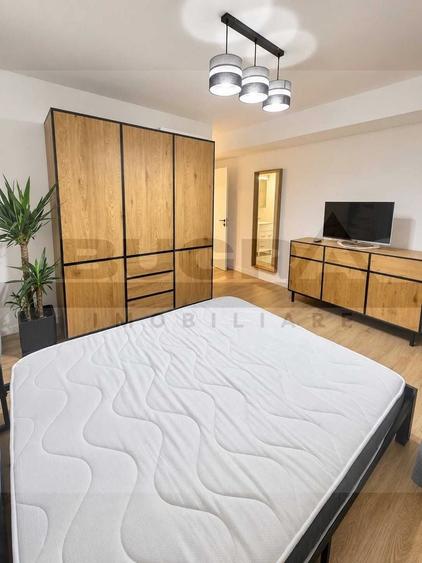 Apartament cu 3 camere semidecomandat în Dâmbul Rotund