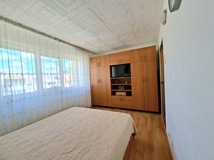 Apartament cu 2 camere semidecomandat în Craiovița Nouă