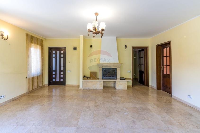 Casă individuală cu 8 camere cu Teren 405 Mp în Grigorescu