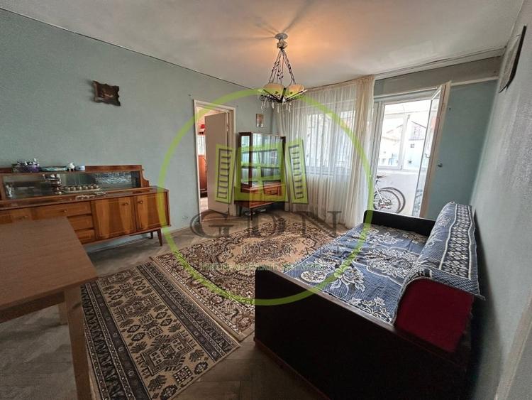 Apartament cu 2 camere semidecomandat, mobilat în Craiovița Nouă