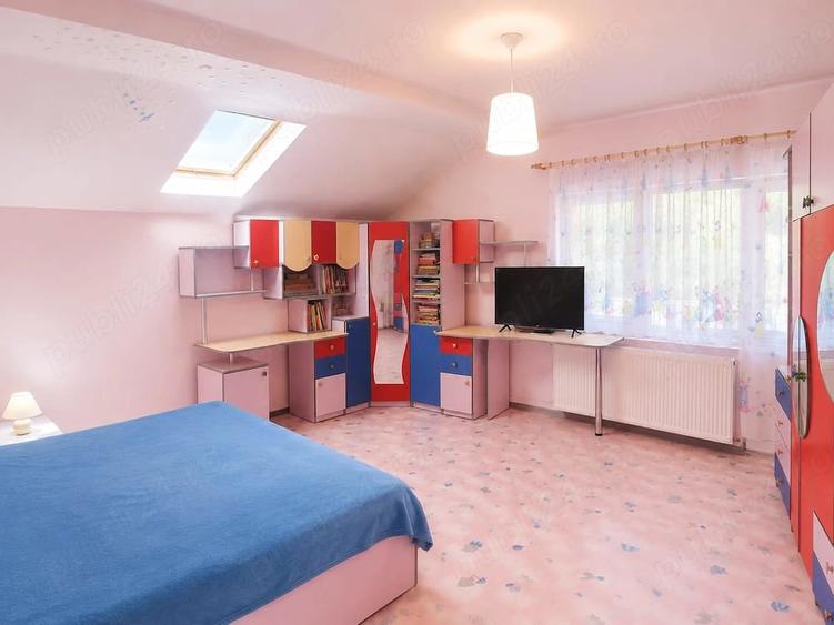 Casă cu 6 camere cu Teren 1100 Mp în Poiana