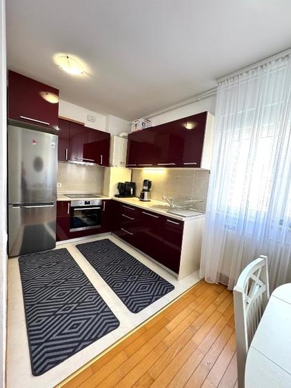 Apartament cu 3 camere semidecomandat, mobilat în Torontalului