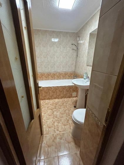 Apartament cu 3 camere decomandat, mobilat în Brâncoveanu