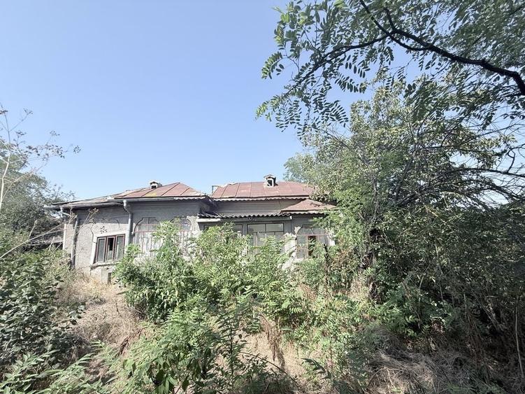 Casă cu 4 camere în Cernetu