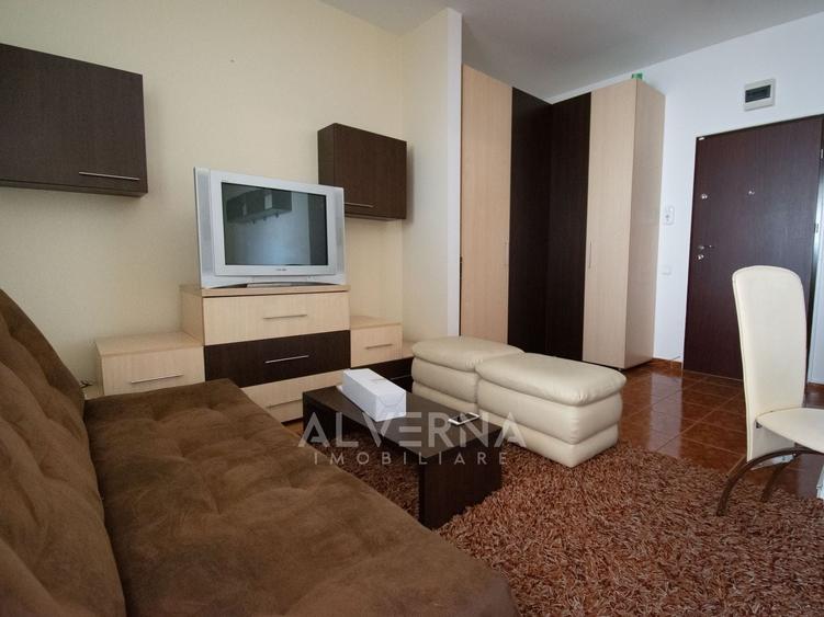 Apartament cu 2 camere semidecomandat, mobilat în Semicentral