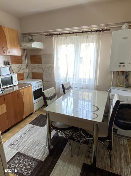 Apartament cu 3 camere în Cetate