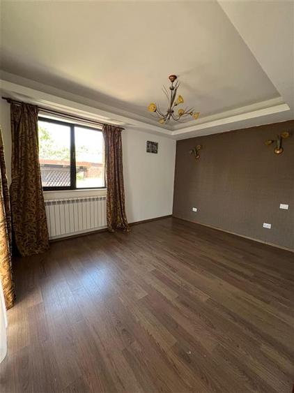 Casă cu 7 camere cu Teren 750 Mp în Vișan