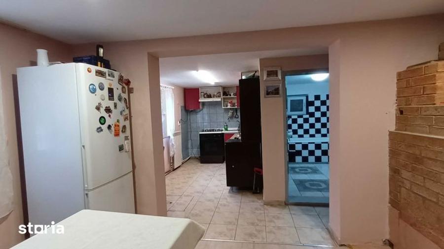 Casă cu 4 camere cu Teren 140 Mp în Domnești
