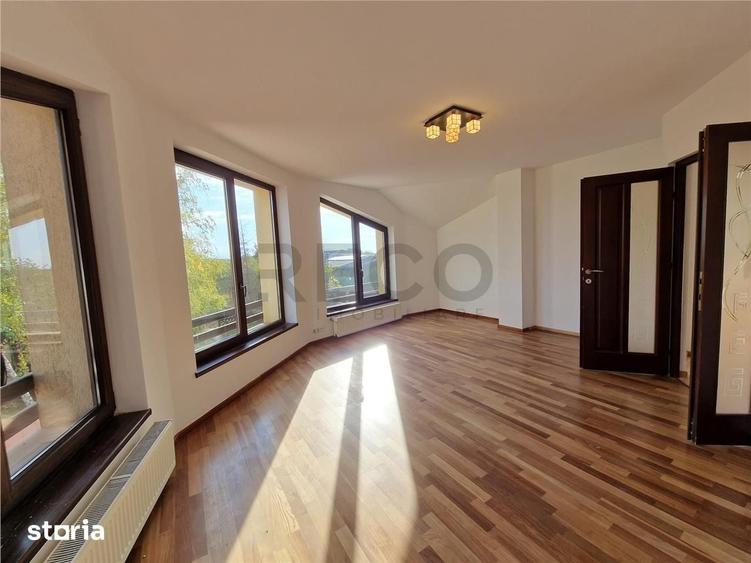 Casă cu 8 camere cu Teren 2756 Mp în Sântandrei