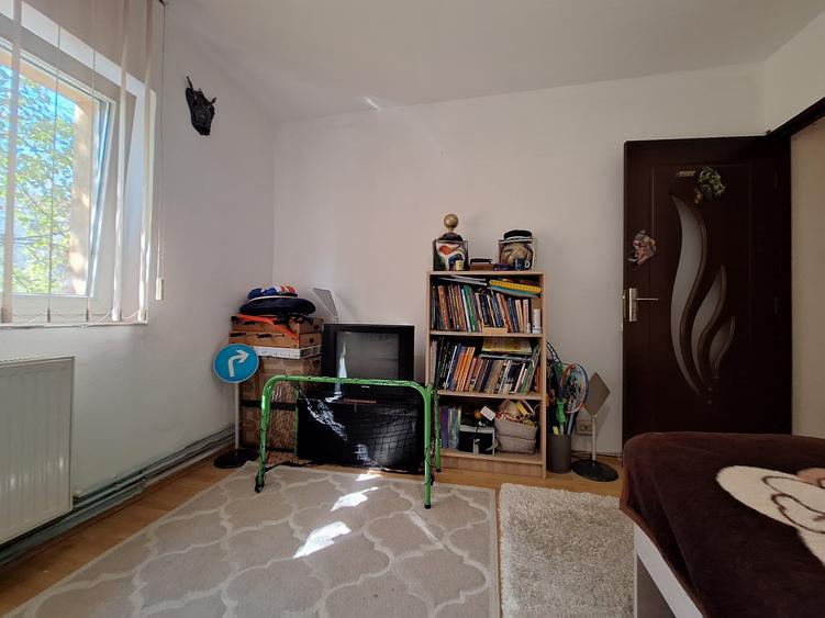 Apartament cu 3 camere decomandat, mobilat în Baba-Dochia