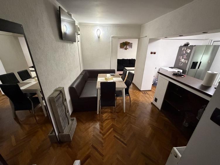 Apartament cu 3 camere decomandat în Central