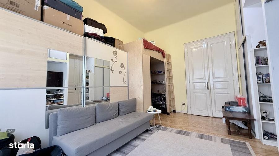 Apartament cu 4 camere decomandat în P-ța Maria