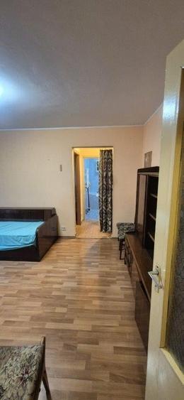 Apartament cu 2 camere semidecomandat în Giurgiului