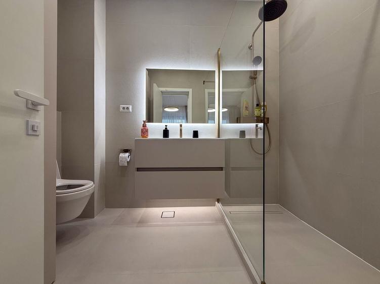 Apartament cu 4 camere semidecomandat în Herăstrău