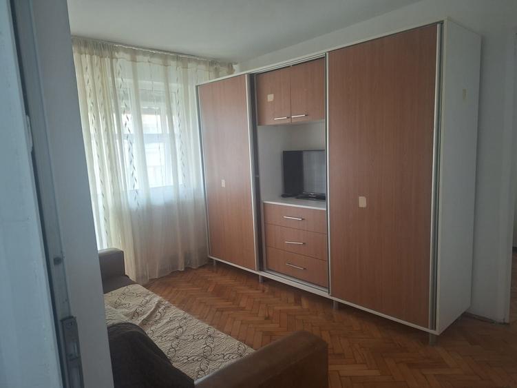 Inchiriez apartament 2 camere - 1