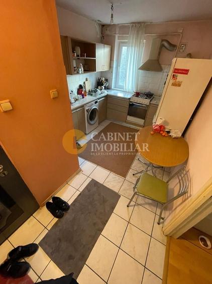 Apartament cu 2 camere semidecomandat, mobilat în Podu Roș