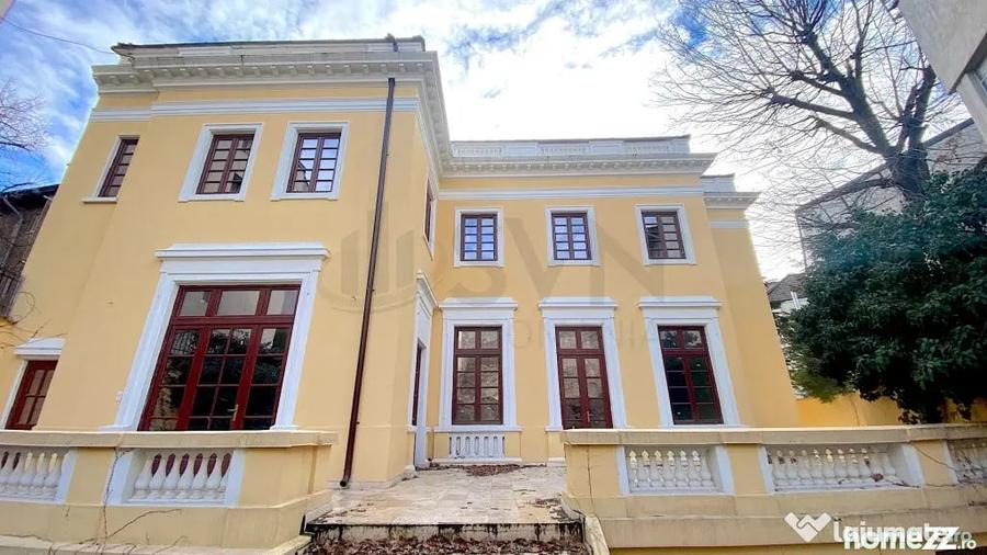 Casă cu 7 camere cu Teren 1020 Mp în Romană