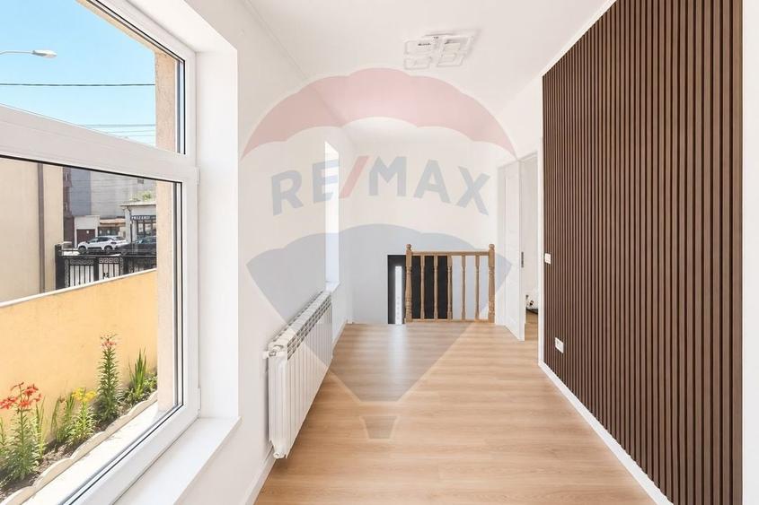 Casă individuală cu 4 camere cu Teren 320 Mp în Casa de Cultură