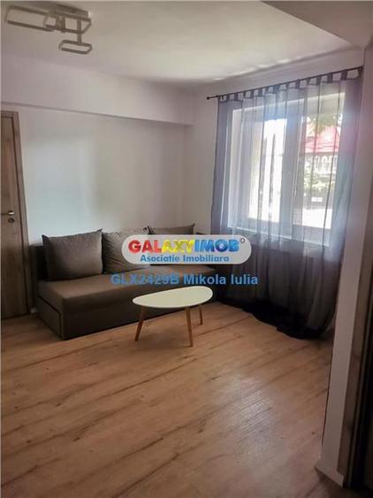 Apartament cu 3 camere semidecomandat, mobilat în Central