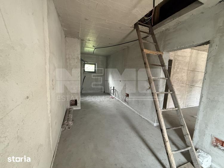 Casă cu 4 camere cu Teren 4100 Mp în Costișa