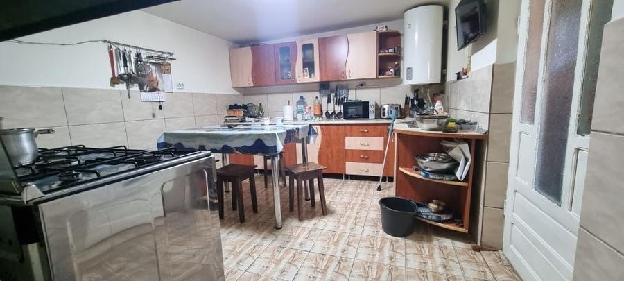 Casă cu 4 camere în Romanu