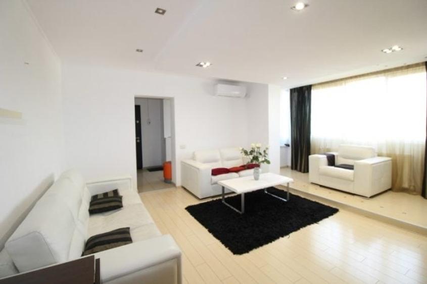 Apartament cu 3 camere semidecomandat, mobilat în Alexandru Obregia