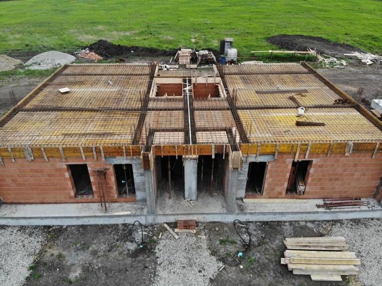 Casă individuală cu 4 camere cu Canalizare în Șura Mică