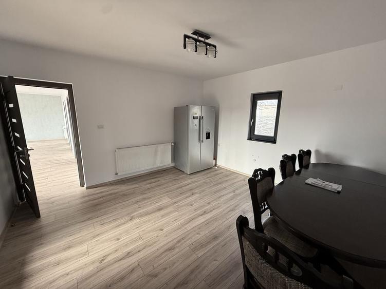 Casă cu 4 camere cu Teren 160 Mp în Central